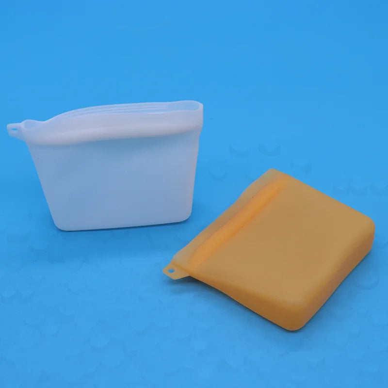 Dog food bag for pets going out, silicone food bag for waterproof dog training, portable bag for dog supplies